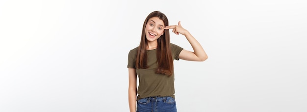 Hermosa mujer caucásica sonriendo con la boca abierta y las palmas abiertas