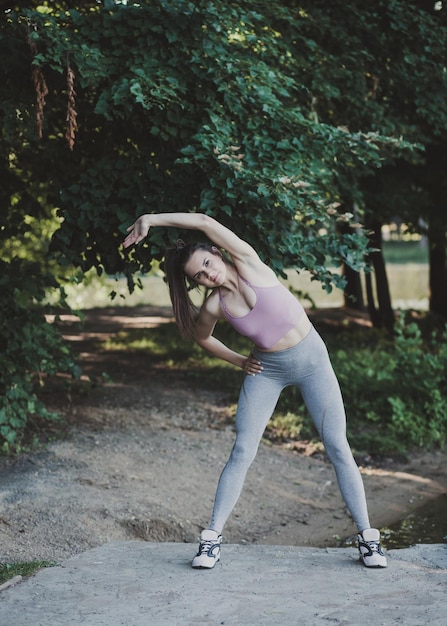 Hermosa mujer deportiva