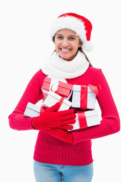 Hermosa mujer festiva con regalos