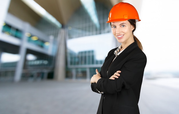 Hermosa mujer ingeniero civil cerca retrato