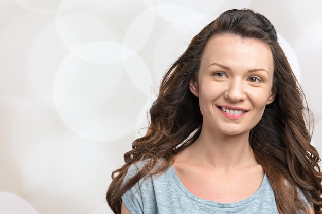 Hermosa mujer sonriendo