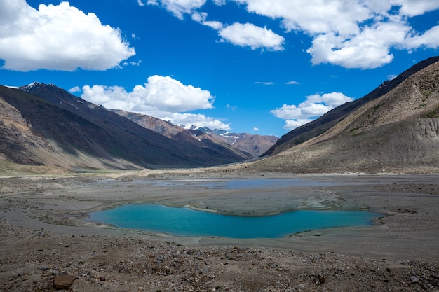 Hermosa naturaleza en el camino a Rangdum