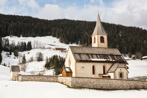 Hermosa naturaleza en Italia Alpes mountaina en Europa