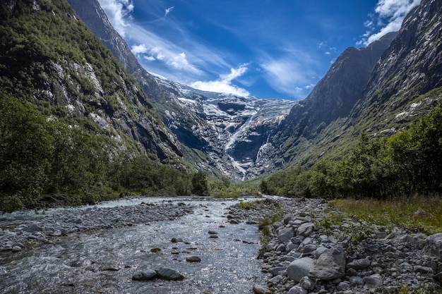 Foto hermosa naturaleza noruega paisaje natural glaciar kjenndalsbreen