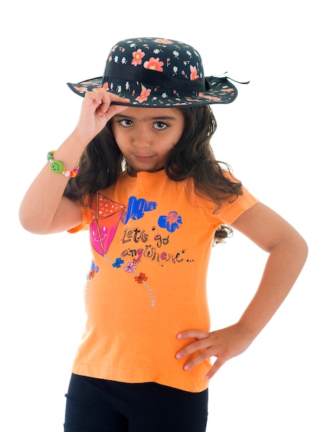 Foto hermosa niña con sombrero