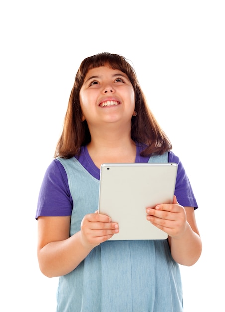 Hermosa niña con una tableta