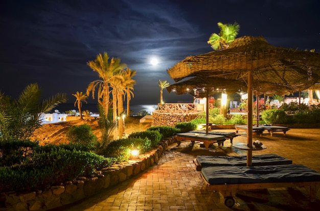 Hermosa noche árabe en un hotel de Egipto. Sharm el-Sheikh