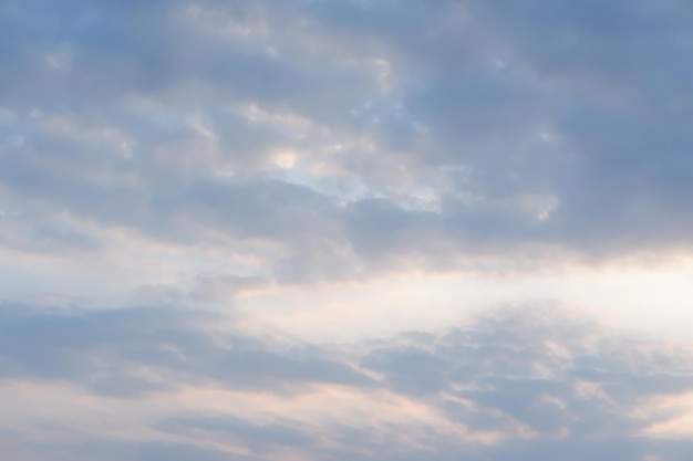 hermosa nube en el cielo azul como fondo