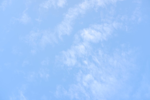 hermosa nube en el cielo azul como fondo