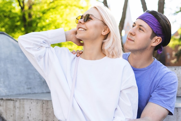 Hermosa pareja adolescente