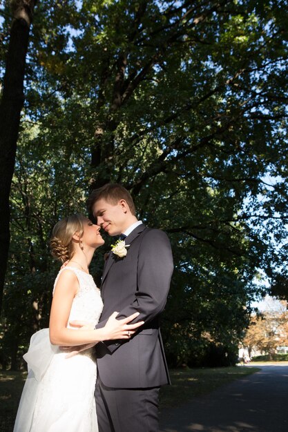 Foto hermosa pareja de boda