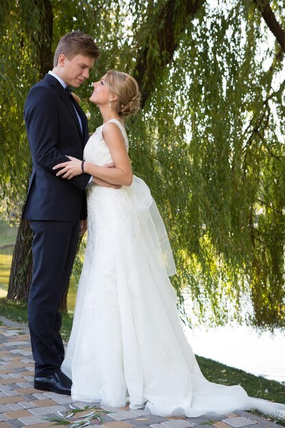 Hermosa pareja de boda