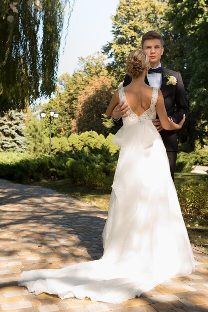 Hermosa pareja de boda