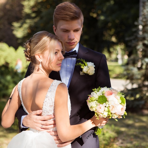 Hermosa pareja de boda