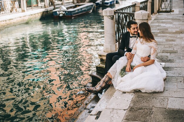 hermosa pareja de novios en Venecia