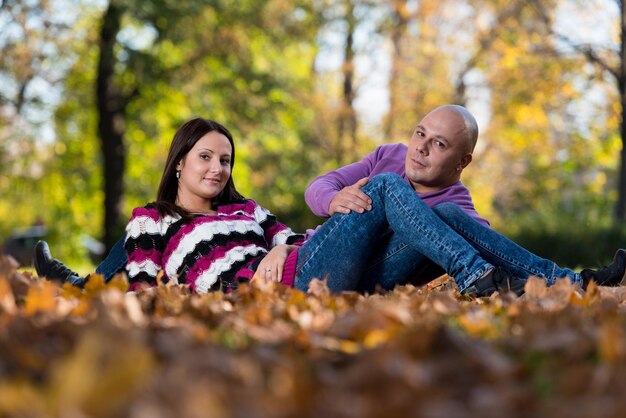 hermosa pareja en el parque