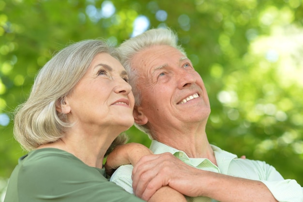 Hermosa pareja senior caucásica