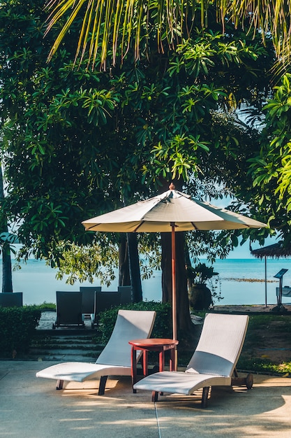 Hermosa piscina de lujo al aire libre