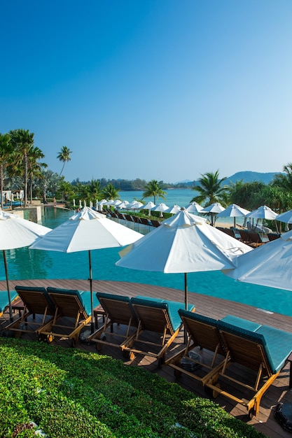 Hermosa piscina en Tailandia