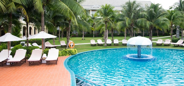 Hermosa piscina en Tailandia