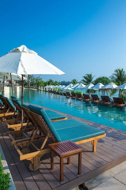 Hermosa piscina en Tailandia