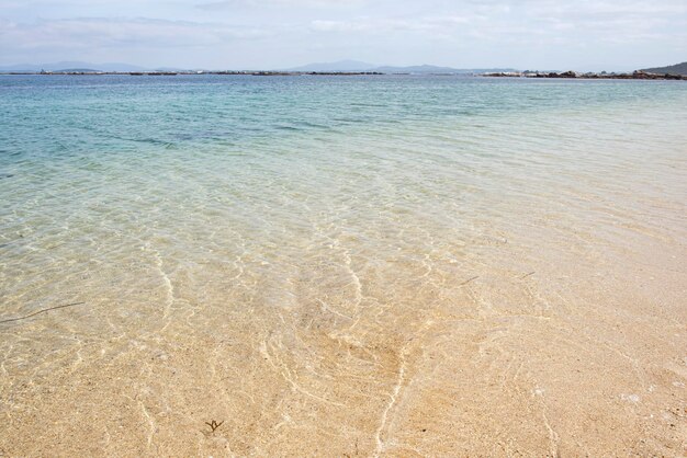 Hermosa playa con arena blanca