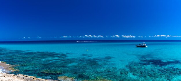 Hermosa playa de arena de Cala Mesquida Mallorca Islas Baleares España