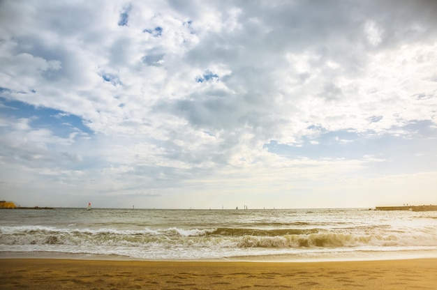 Hermosa playa Arena y sol de verano Concepto de vacaciones Foto de viaje y vacaciones Barceloneta en la ciudad