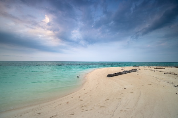 hermosa playa de arena