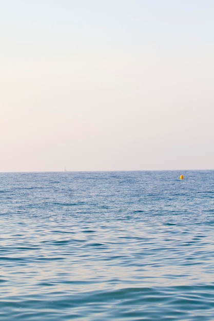 Hermosa playa española en verano