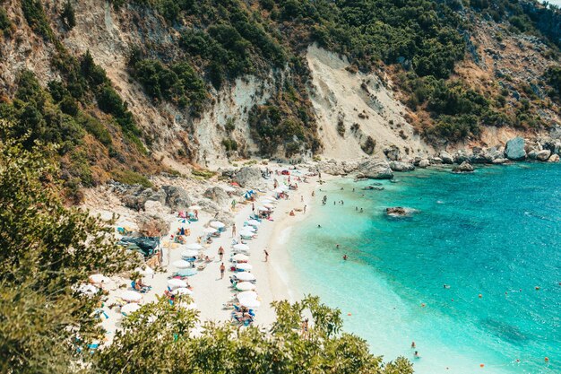 Hermosa playa de la isla Grecia de Lefkada