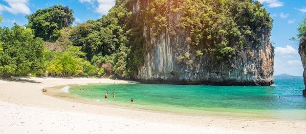 Hermosa playa en la isla de Hong Krabi Tailandia destino emblemático Sudeste asiático Viajes vacaciones tropicales y concepto de vacaciones