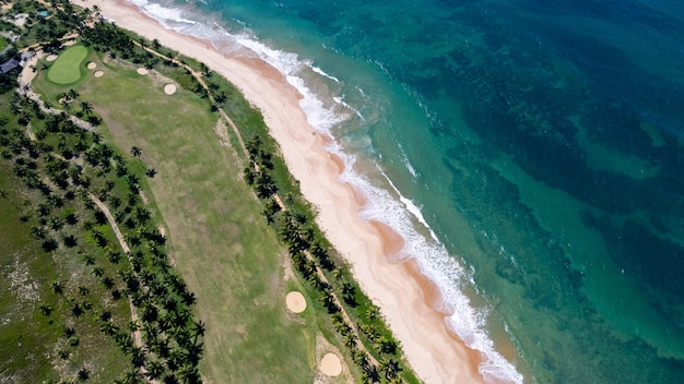 Una hermosa playa, muy bien cuidada por un resort, ofrece muchos atractivos para todo tipo