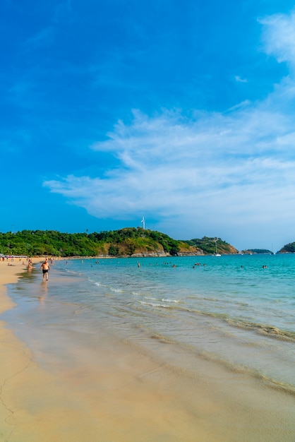 Hermosa playa tropical y mar