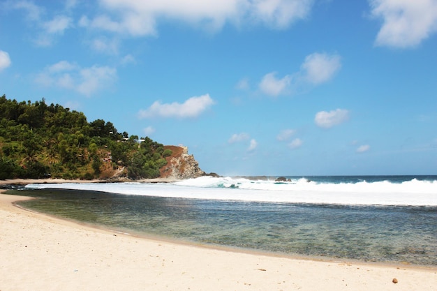 Hermosa playa tropical soleada colorido paisaje naturaleza fondo de pantalla