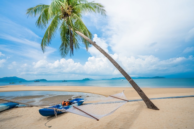 Hermosa playa, y vacaciones de verano.