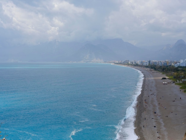 Hermosa playa y vista al mar