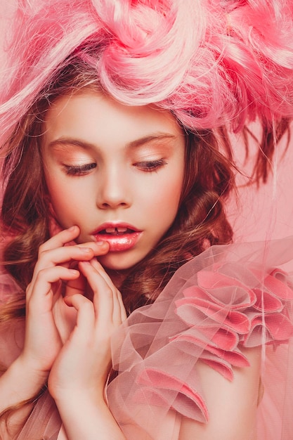 Hermosa princesita con vestido rosa