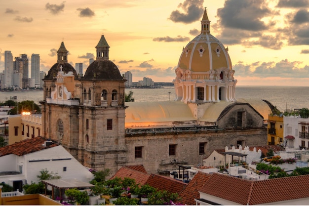 La hermosa puesta de sol sobre Cartagena, Colombia