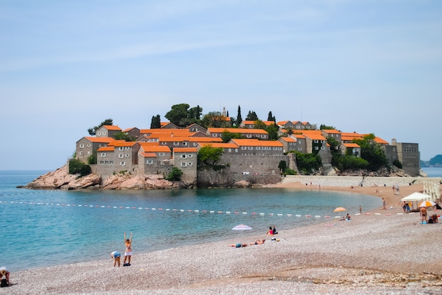 Hermosa y romántica isla de Sveti Stefan