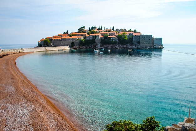 Hermosa y romántica isla de Sveti Stefan