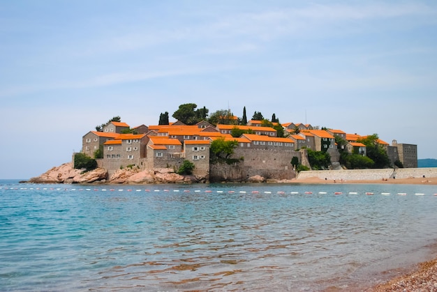Hermosa y romántica isla de Sveti Stefan