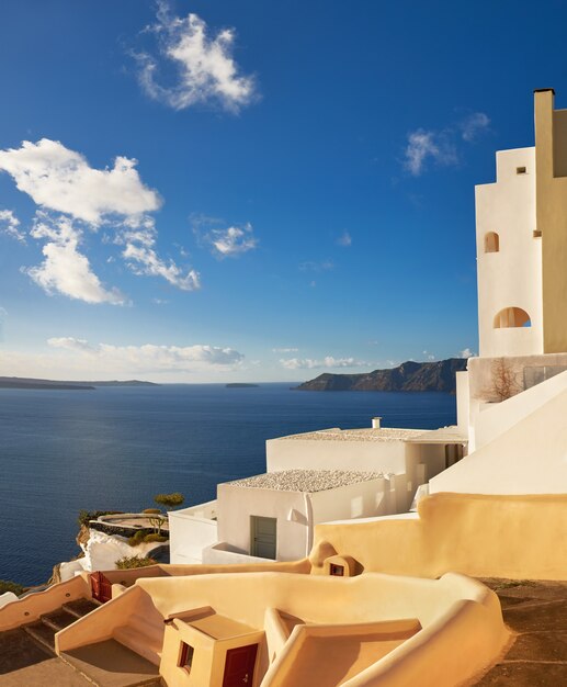 Hermosa Santorini en Grecia, vista de la caldera desde el pueblo de Oia