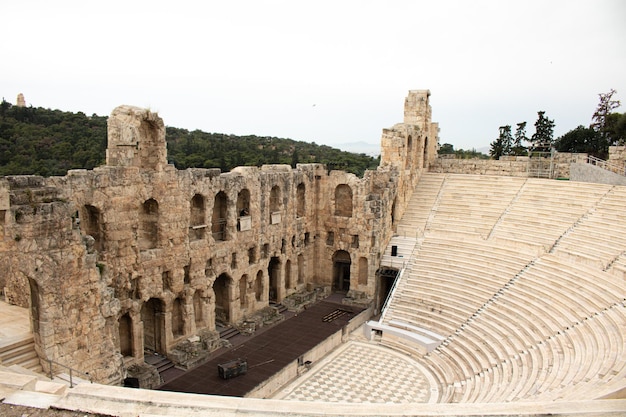 Hermosa toma del Teatro de Dionisio en Atenas, Grecia