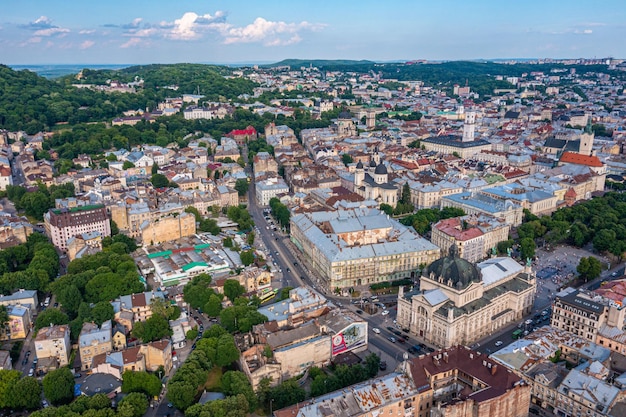 Hermosa vista aérea del centro histórico de la ciudad de lviv ucrania