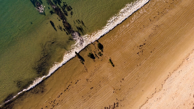 Hermosa vista aérea de la costa.