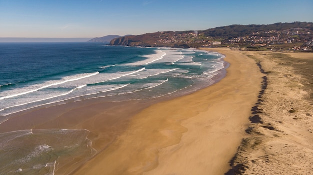 Hermosa vista aérea de la costa.