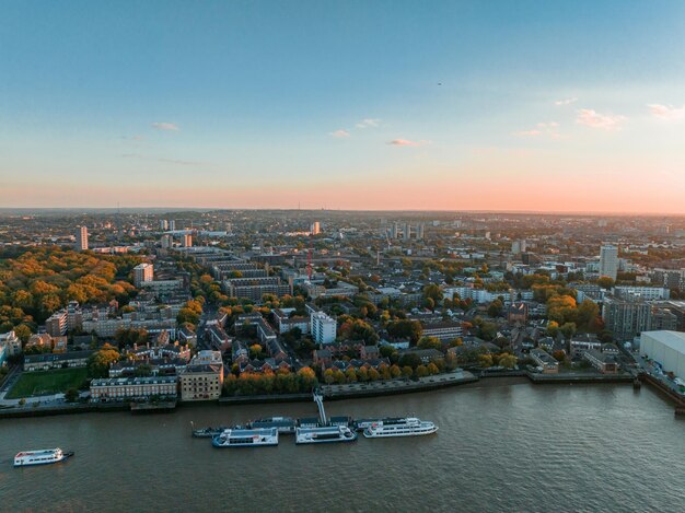 Hermosa vista aérea de los distritos vivos en londres, reino unido