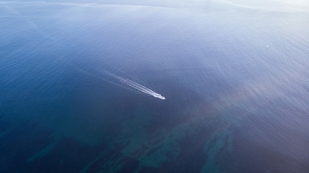 Hermosa vista aérea del mar.