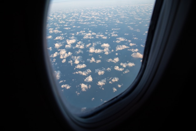 Hermosa vista aérea de las nubes desde un avión.